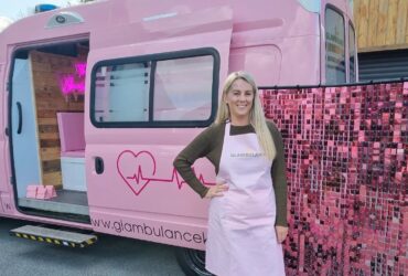 the british woman who went viral after Transforming an old ambulance into a mobile beauty salon.