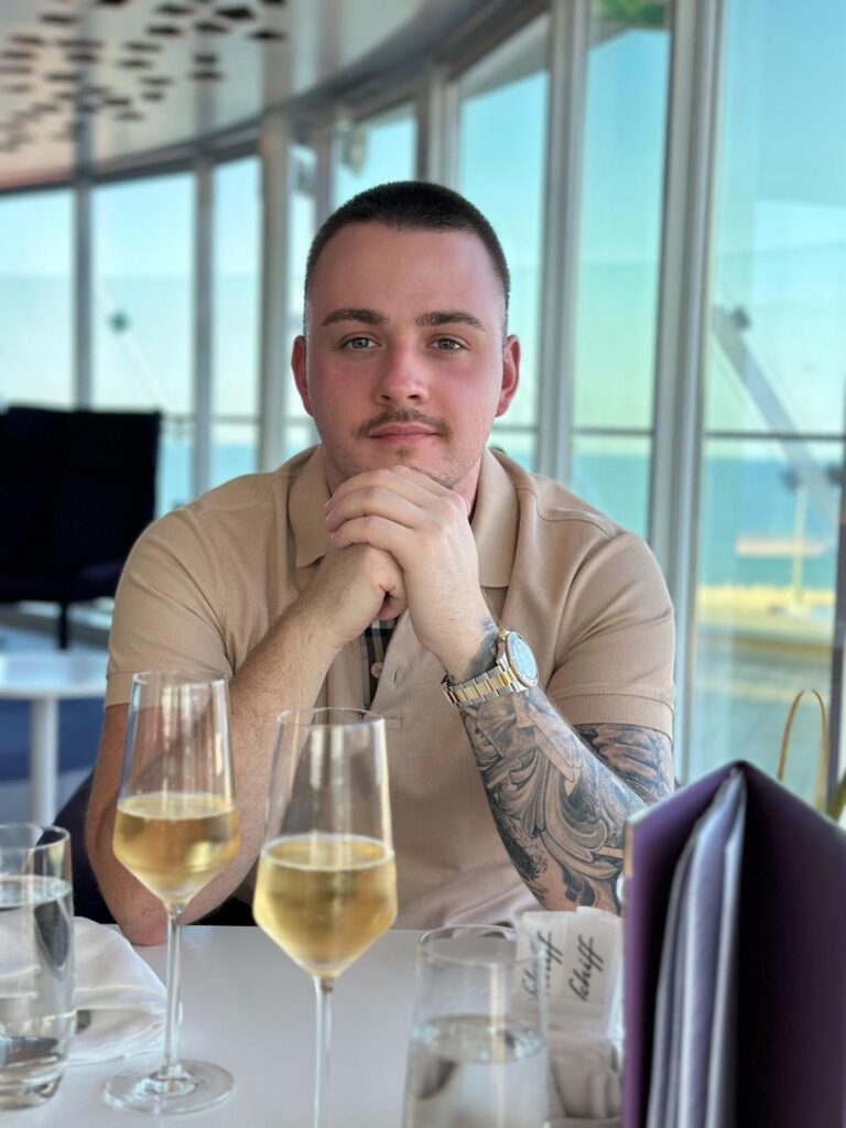 A YouTube ad turned a factory worker into a millionaire—Niko Dieckhoff quit his job, mastered dropshipping, and now works just 30 minutes a day.