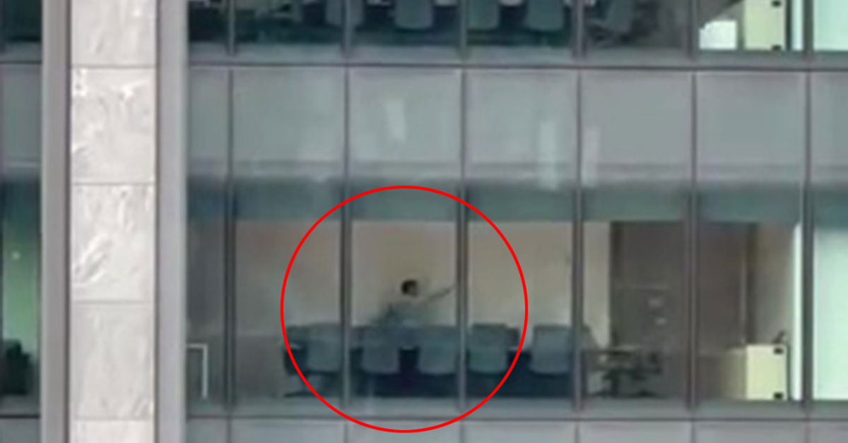 VIDEO: BUSINESSMAN PERFORMS KUNG FU KICKS IN MEETING ROOM TO 'PSYCHE HIMSELF UP