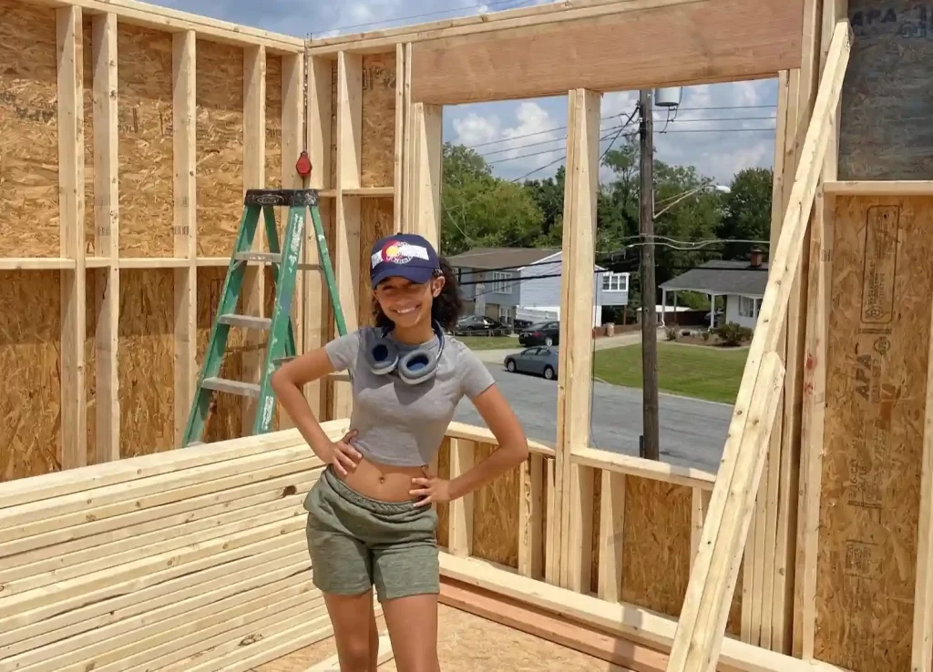 Alianna Hines, 15, is the youngest house flipper, earning £350K by transforming 12+ homes since age 8. Follow her inspiring journey in real estate and construction!