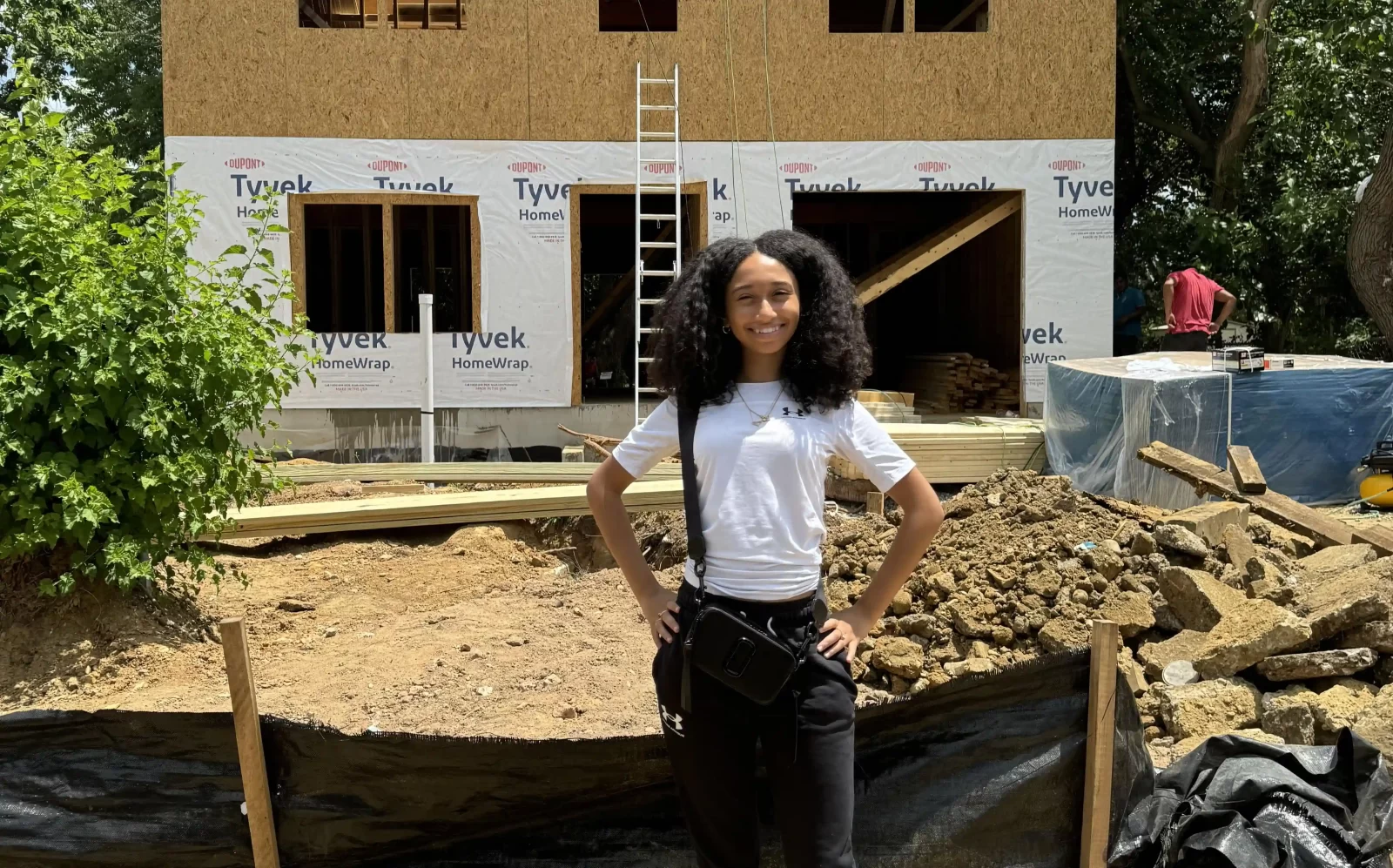 Alianna Hines, 15, is the youngest house flipper, earning £350K by transforming 12+ homes since age 8. Follow her inspiring journey in real estate and construction!